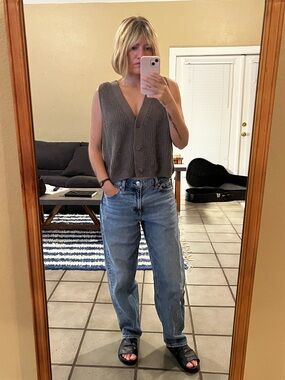 Button V neck Vest